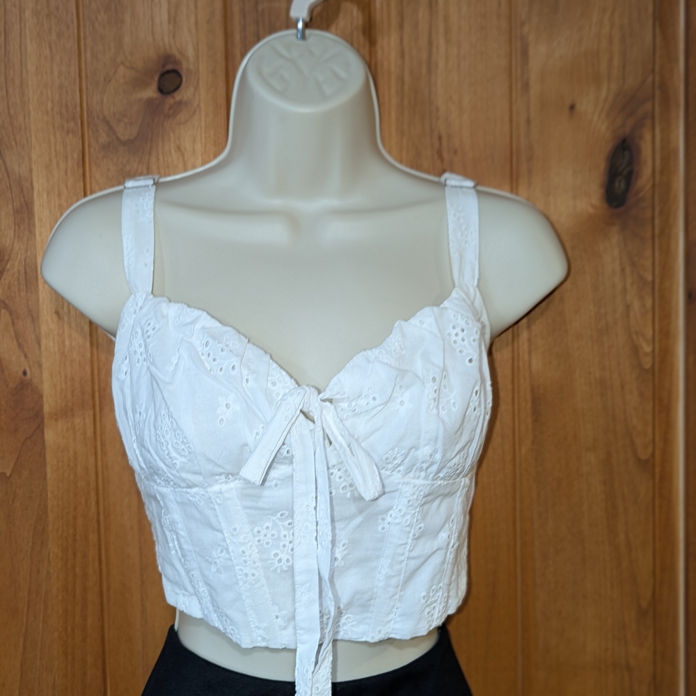 Love Tree White‎ Lace Cropped Top